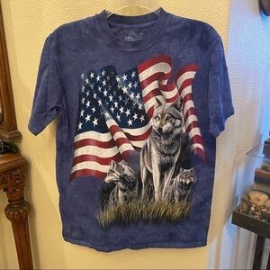 THE MOUNTAIN Wolves and Flag Graphic Blue Tie Dye T-Shirt Size Small